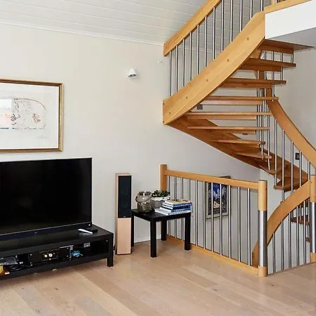 Дом отдыха Sleeps 6 Wifi Karvag
